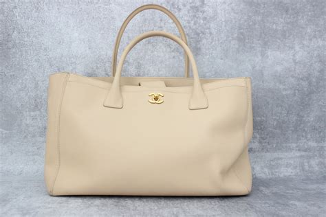 chanel cerf executive tote beige